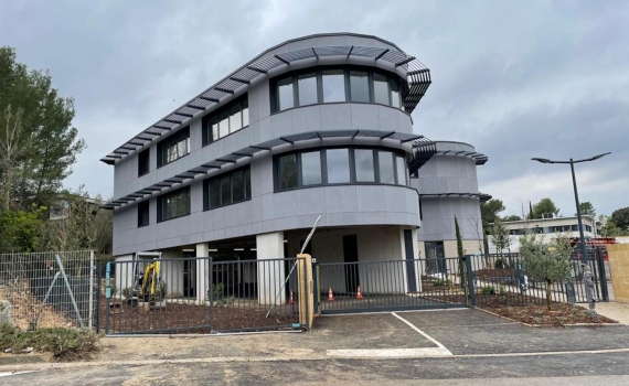 ITE SOUS BARDAGE DE TYPE FIBRE CIMENT EQUITONE 1000M2 IMMEUBLE DE BUREAUX